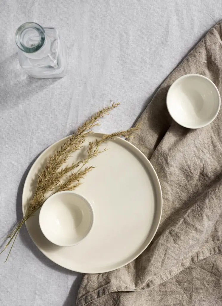 Die 20 besten Zero-Waste-Produkte für Ihr Zuhause 4 Teller aus Weizenstroh vs. Bambus